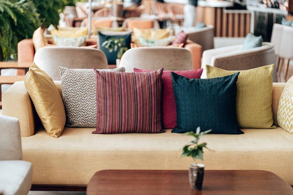 10 Ways To Arrange Cushion Pillows On The Sofa Perfectly